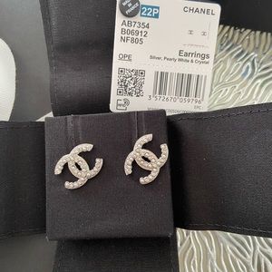 NEW Chanel 22P Classic CC Earrings